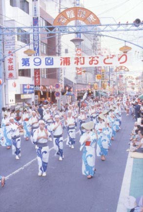 浦和祭りの一環として７月末に開かれる「浦和おどり」ですが、毎年旧中仙道を本当に暑い一日に盛り上げます。